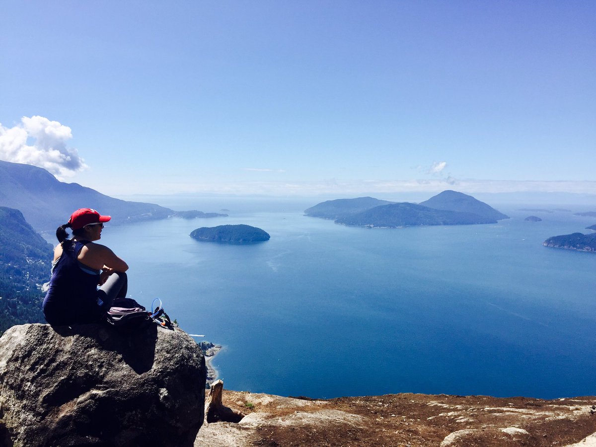 Day 30 (last day!) #30x30DavidSuzukiChallenge The spectacular view of Howe Sound was worth the steep hike. #jellylegs #easiestchallengeever