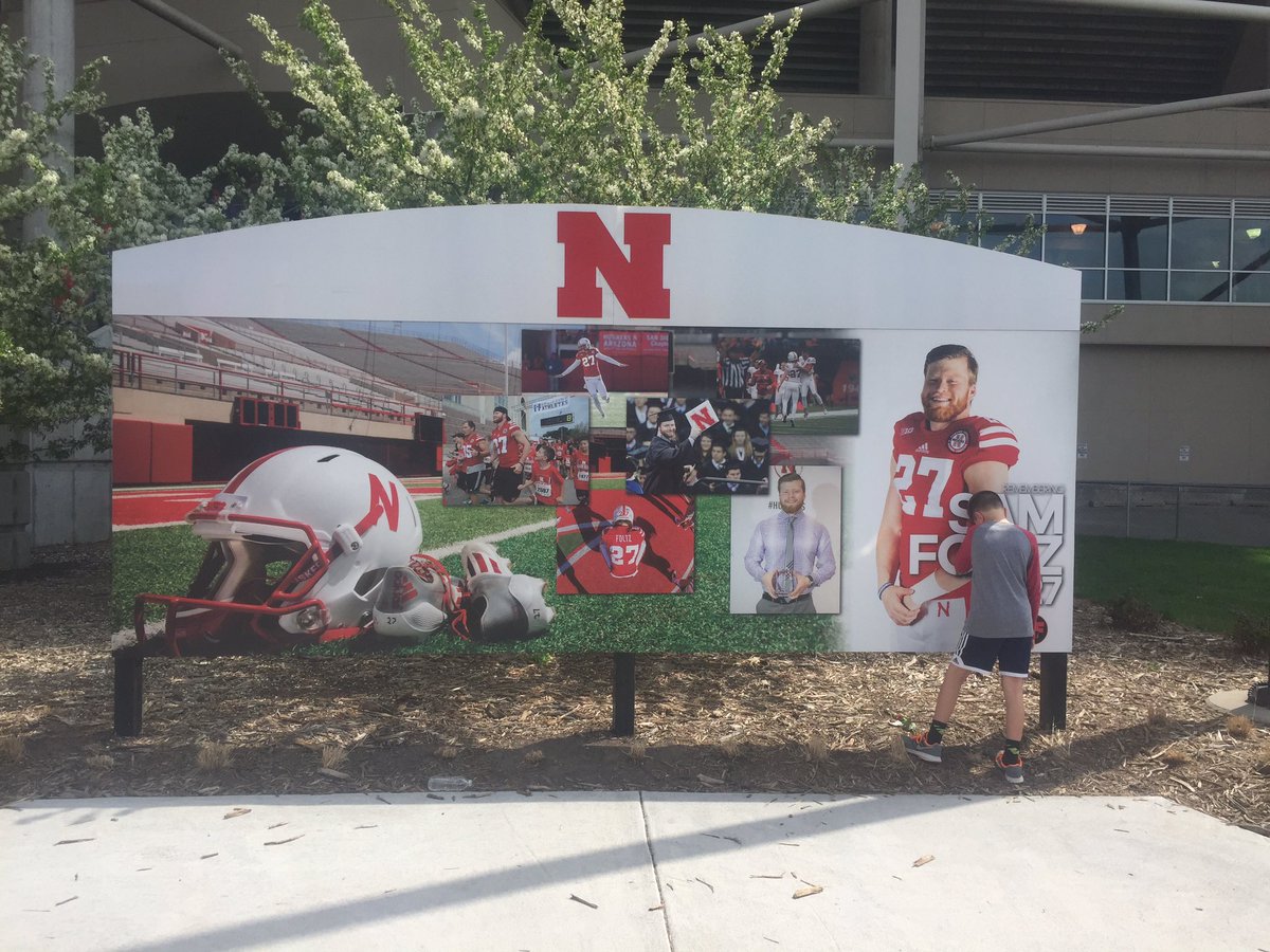 GrantEberly1's tweet photo. Took this picture at Spring Game 2017. Should of shared sooner! This embodies Husker Nation. #ForeverSam #SF27 #Family https://t.co/6YogLxDeeS