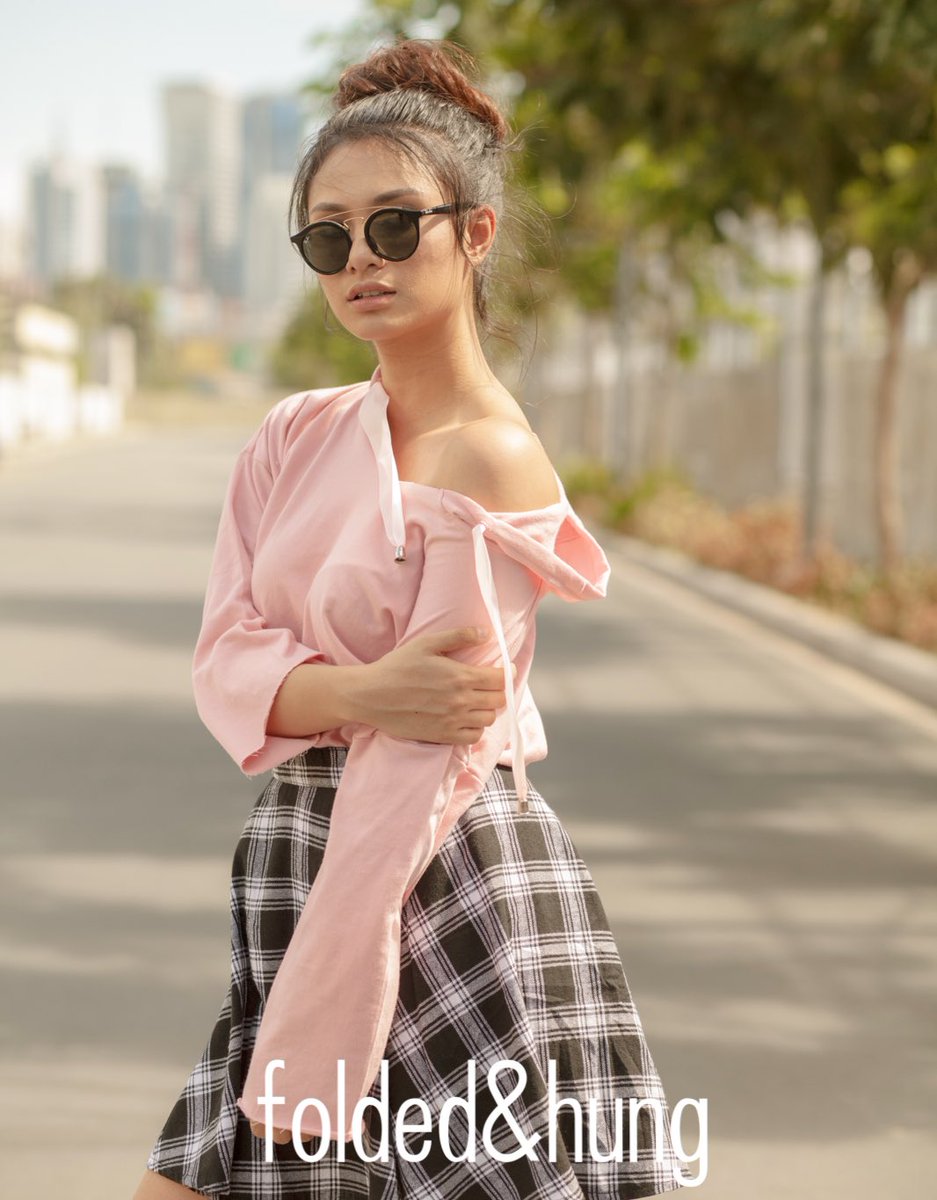foldedandhungph's tweet photo. Monday mood! 💁🏻
Slay the week ahead with #foldedandhung latest collection like @kleapineda.
#FHClassOf2017
#iwearfoldedandhung https://t.co/mWl8bczgf6