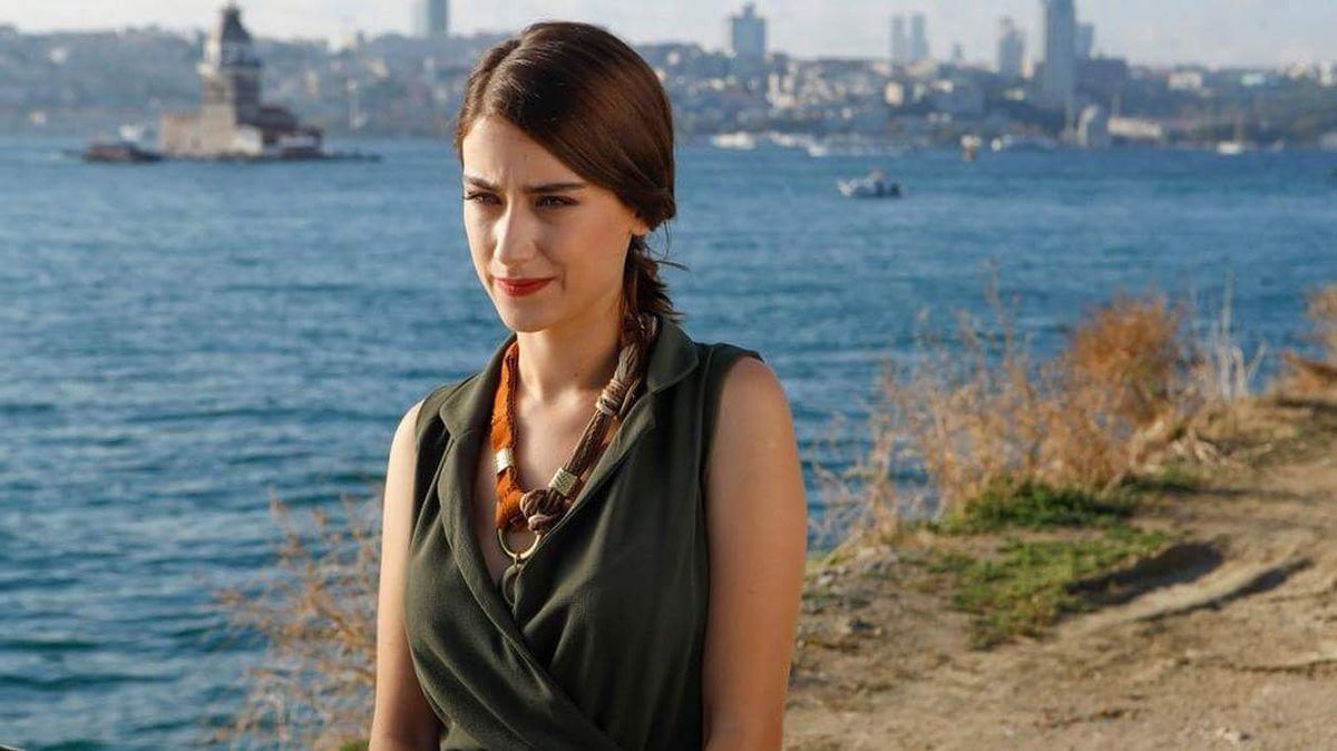 MaralErdemArg's tweet photo. Buenas noches a todos, qué descansen #Maral #HazalKaya 💫👑 https://t.co/beKgZDo1ix