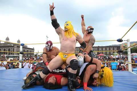 CosumNacional's tweet photo. #CONASOC Y #CROC ofrecen función gratuita de #LuchaLibre en #Toluca para todos sus agremiados fomentando el #Deporte y la Unión Familiar. https://t.co/E7r41ZrqPY