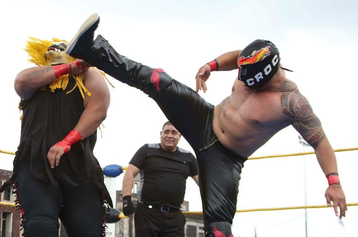 CosumNacional's tweet photo. #CONASOC Y #CROC ofrecen función gratuita de #LuchaLibre en #Toluca para todos sus agremiados fomentando el #Deporte y la Unión Familiar. https://t.co/E7r41ZrqPY