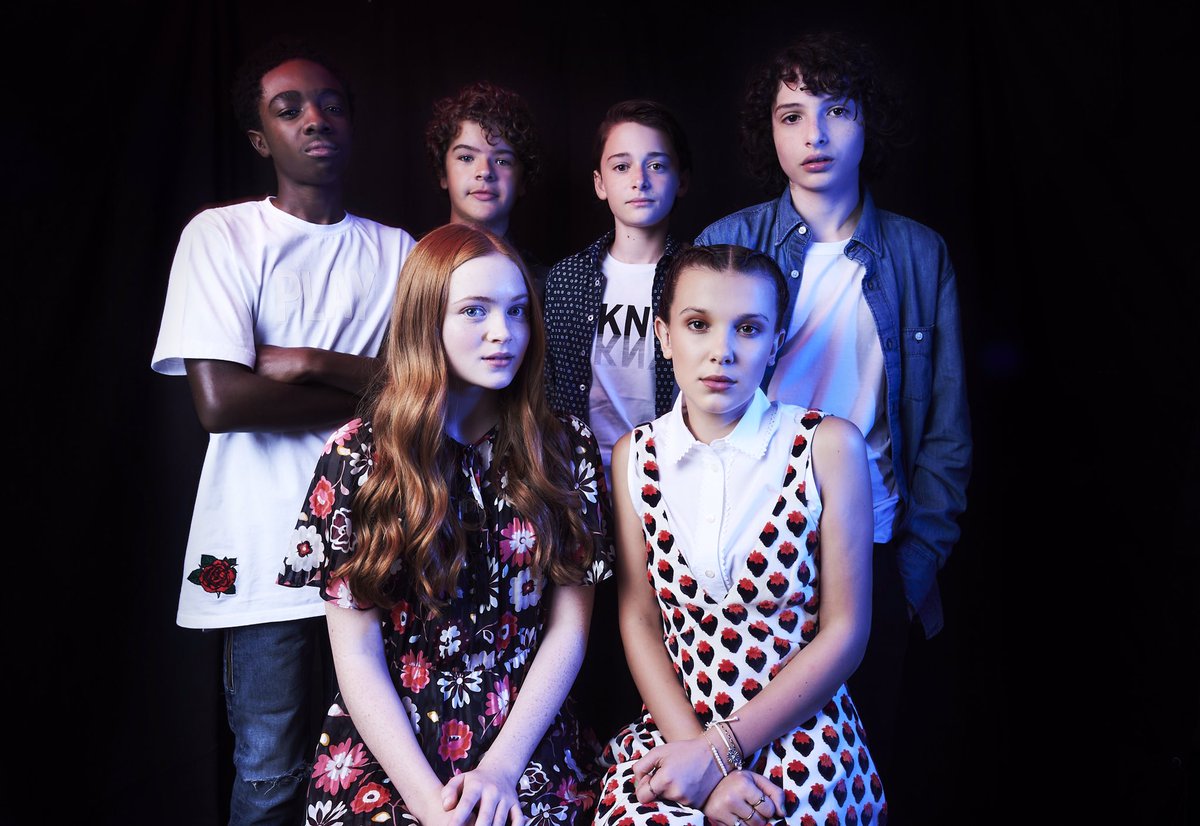 KarollinaOk's tweet photo. 📸 HQ | Portrait do elenco de Stranger Things para o TVLine realizado nesse final de semana na SDCC.
#StrangerThingsSDCC #SDCC https://t.co/e2vUpgzKTp