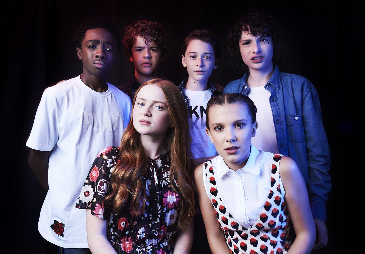 KarollinaOk's tweet photo. 📸 HQ | Portrait do elenco de Stranger Things para o TVLine realizado nesse final de semana na SDCC.
#StrangerThingsSDCC #SDCC https://t.co/e2vUpgzKTp