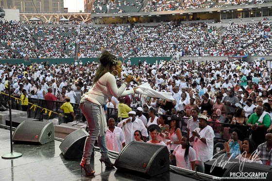 On Saturday night of CMF we wear WHITE! Who's in?