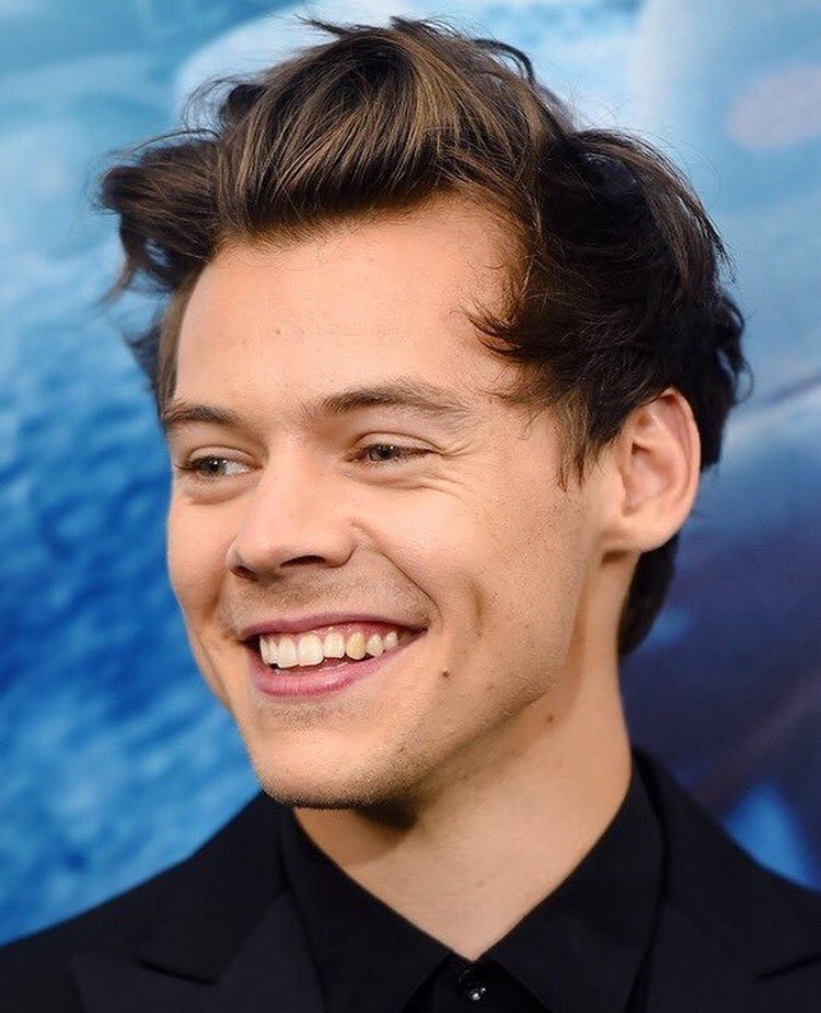 harryaddicxted's tweet photo. @latelateshow is it my baby?! I'll keep my fingers crossed. https://t.co/CHJeljdseF