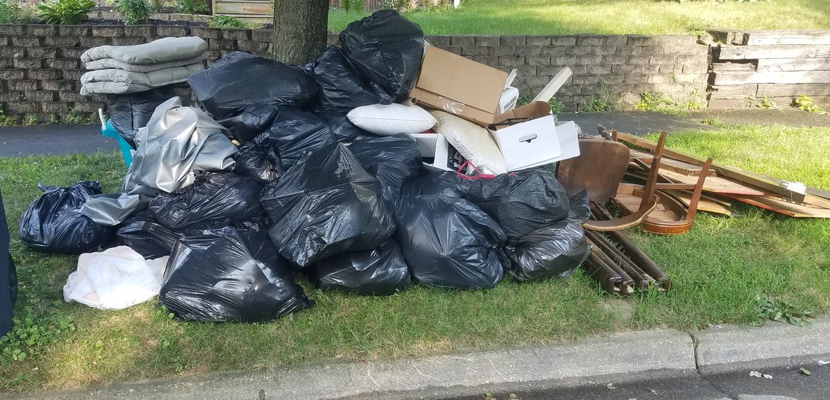 Isley23's tweet photo. When you do some cleaning and throw out so much that the neighbors ask if you are moving. Lol #SpringCleaningInSummer https://t.co/dTeA6O4aBG