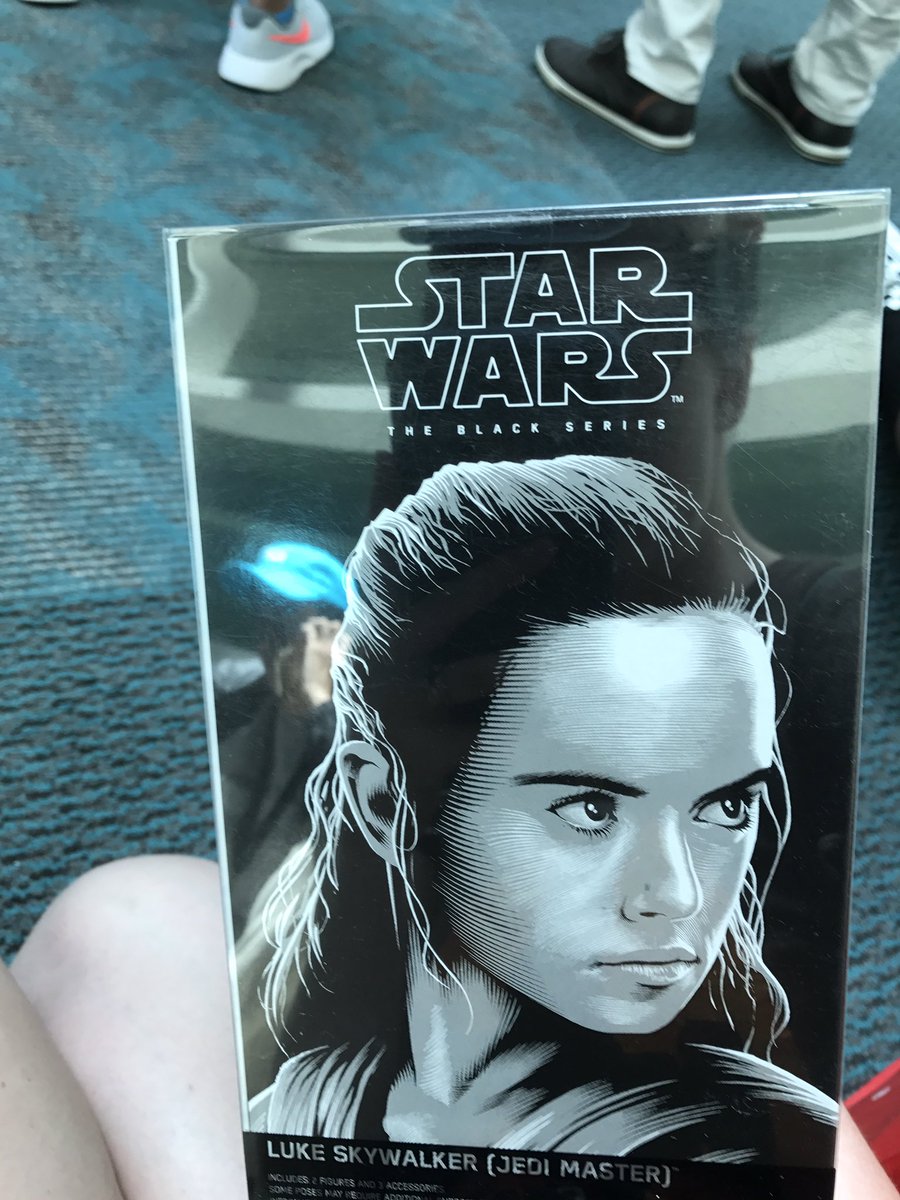 Chirpadee's tweet photo. A preview of #FigureFights to come... #SDCC  #ChirpSDCC https://t.co/B7QWfl2wUS