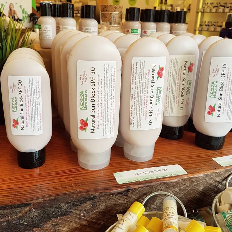 NezzaNaturals's tweet photo. Have you tried our natural sunblock yet? Made with transparent, non-nano  zinc oxide and cold pressed red raspberry seed oil 🌞 https://t.co/Ywa9gfMx5x