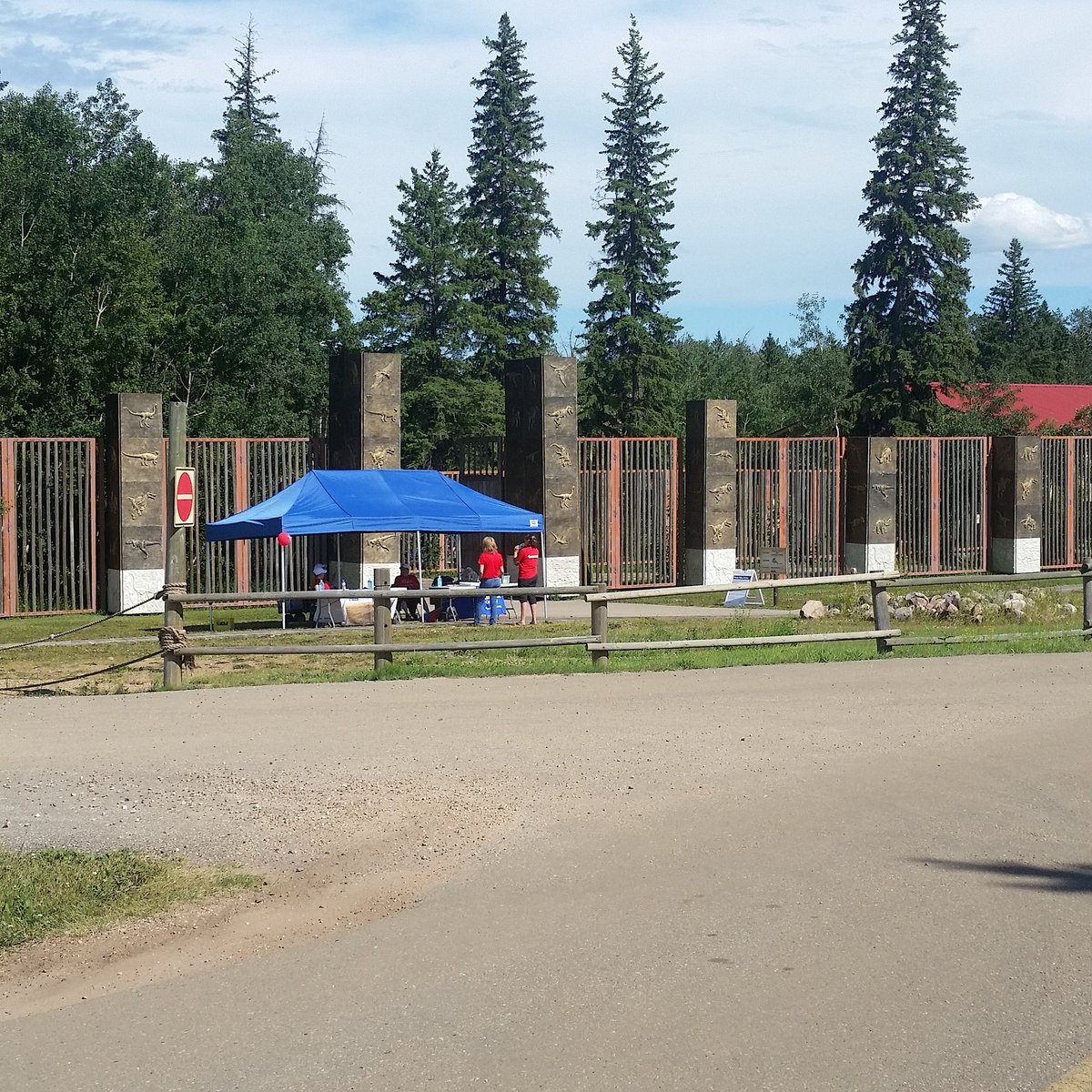 JurassicForest's tweet photo. Relatively calm after a busy day. Thanks to #sturgeoncounty staff, volunteers &amp; Council for a great afternoon of family fun! @SturgeonFYI https://t.co/F3LlkWe8bM