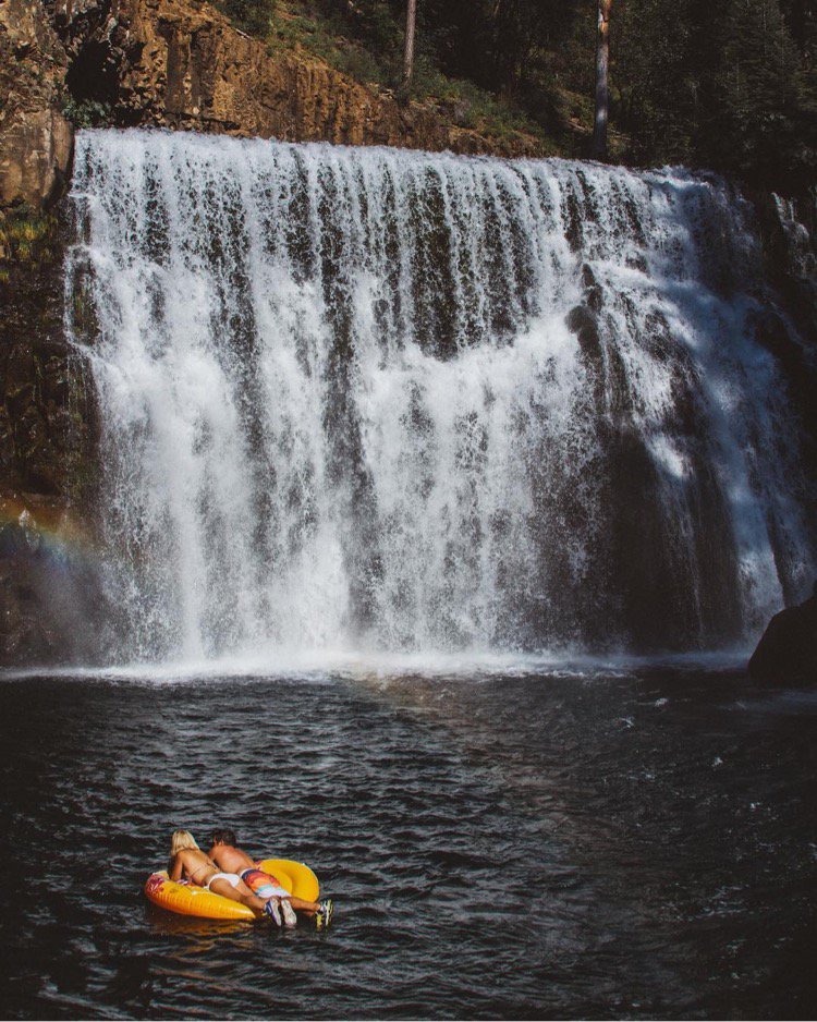 VisitReddingCA's tweet photo. Middle McCloud Falls is a great way to cool off this summer. It's 44 feet tall and 120 feet wide #waterfalls #Redding
📷: andrercarrillo (IG) https://t.co/stjjZyrSQu