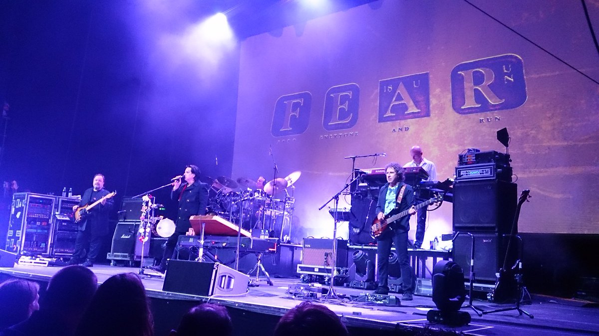 ThomasTillack's tweet photo. .@MarillionOnline @PeteTrewavas @markke11y @steverothery
#E_Werk #Cologne #fuckeveryoneandrun https://t.co/fOZkx7c7Y6