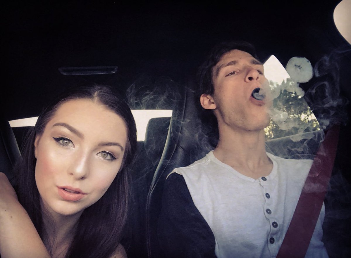 The_Otrainer's tweet photo. The OTrainer is a lady's magnet 😎

#vape #vapedaily #vapetricks #vapejuice #vapeporn #vapefam #vapecommunity #vapelife #otrainer #sunday https://t.co/oiafKIuJkb
