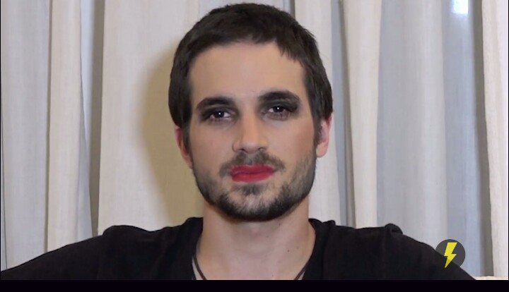 protectfilipe's tweet photo. Linda o que é que você faz pra ser assim tao linda?  #FiukNoDingDong https://t.co/H0DhhlVEta