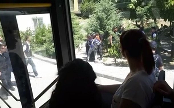 sendika_org's tweet photo. Nuriye ve Semih Yaşasın eyleminde gözaltına alınanlara hastanede işkence https://t.co/rKdF7aVYGt https://t.co/h6lCCa5dZy