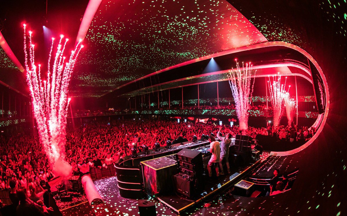 dimitrivegas's tweet photo. Insane moments during our @tomorrowland wknd1 closing set at our @smashthehouse stage 🔥 @likemike https://t.co/Y4cvGdhU2f