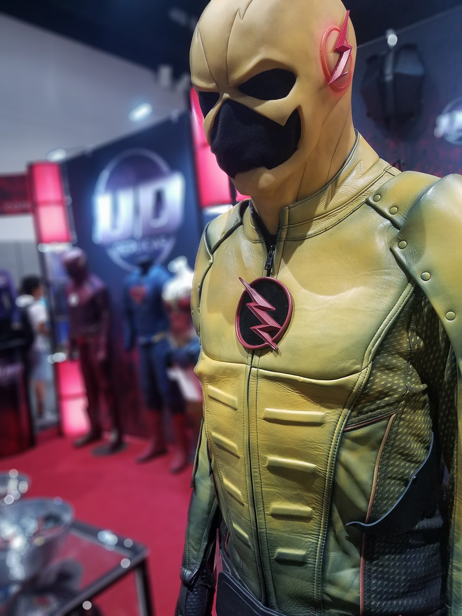 the flash prop replicas