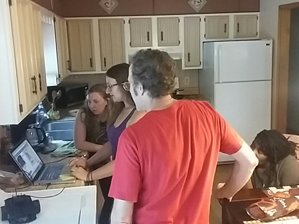 SErwinDEVO's tweet photo. Now it's basically a small group demo. This new #microbit & @sparkfun robot is AMAZING! Use #microbit to control robot. #MakerVISTA #MakerEd https://t.co/ry5TrNKgFd