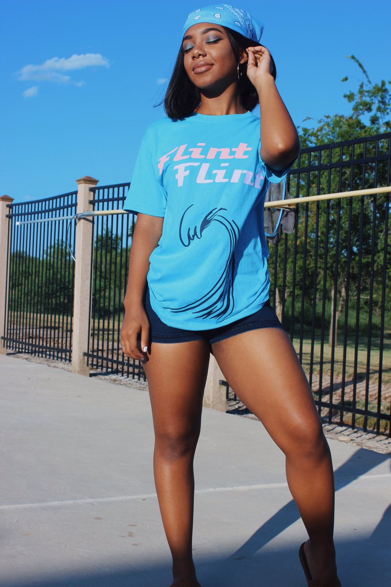 bootygawddess's tweet photo. *plays wavy (interlude)* 🌊
when cop one of @WorldApparelCo 's shirts you're helping the people of flint get clean water. 💕 join the movement https://t.co/dllBSH7xOe
