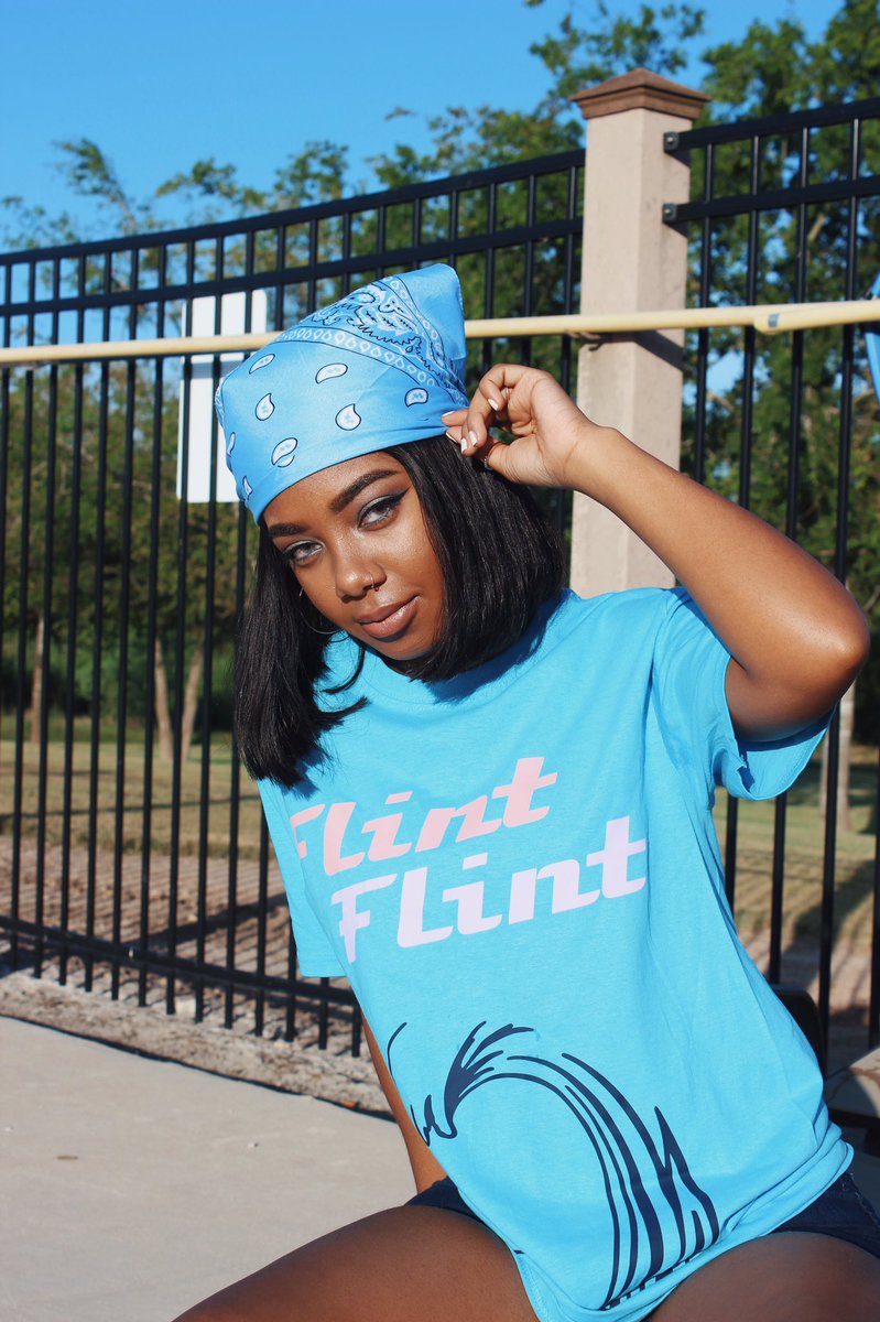 bootygawddess's tweet photo. *plays wavy (interlude)* 🌊
when cop one of @WorldApparelCo 's shirts you're helping the people of flint get clean water. 💕 join the movement https://t.co/dllBSH7xOe