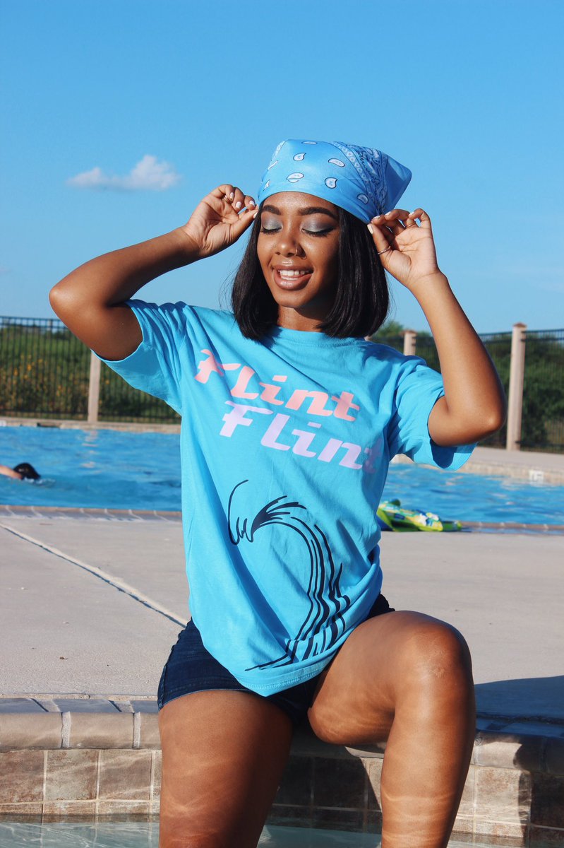 bootygawddess's tweet photo. *plays wavy (interlude)* 🌊
when cop one of @WorldApparelCo 's shirts you're helping the people of flint get clean water. 💕 join the movement https://t.co/dllBSH7xOe