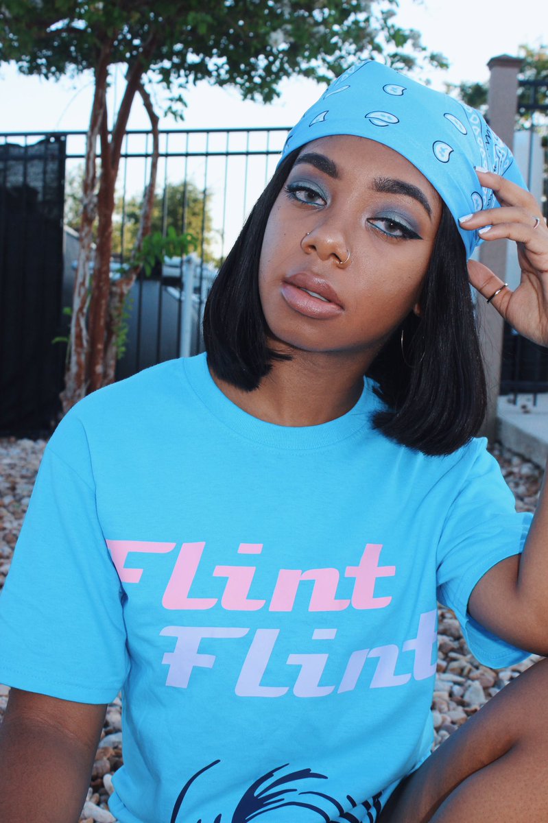 bootygawddess's tweet photo. *plays wavy (interlude)* 🌊
when cop one of @WorldApparelCo 's shirts you're helping the people of flint get clean water. 💕 join the movement https://t.co/dllBSH7xOe