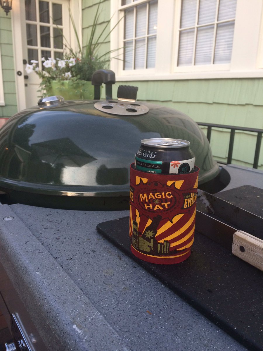 gas4beer's tweet photo. +1 for the @magichat #IPAplaylist.  All my favorite BBQ beers in one box! https://t.co/ky5bdJvSWV