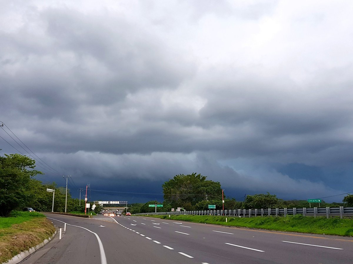 Bnice_HerMoSSa's tweet photo. Carretera Colima-guadalajara en este momento #Colima https://t.co/YKRP9HuMKN