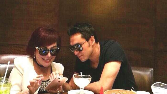 pokerdewa88's tweet photo. Terlihat Tersenyum Bersama, Sedekat Apa Sih Indra Bruggman dengan Perempuan Pengusaha Ini?
https://t.co/DSvGTtLJ7c

Madrid https://t.co/FJy6mUPuGj