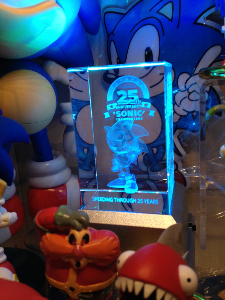 ニセソニック Fakesonic ソニックの25周年記念クリスタルキューブ ソニック トゥーンファイア アイス発売時にebitenで特別版の特典として付属したクリスタル 台座はもともと付属 ソニック ソニックグッズ Sonic Sonicthehedgehog T Co