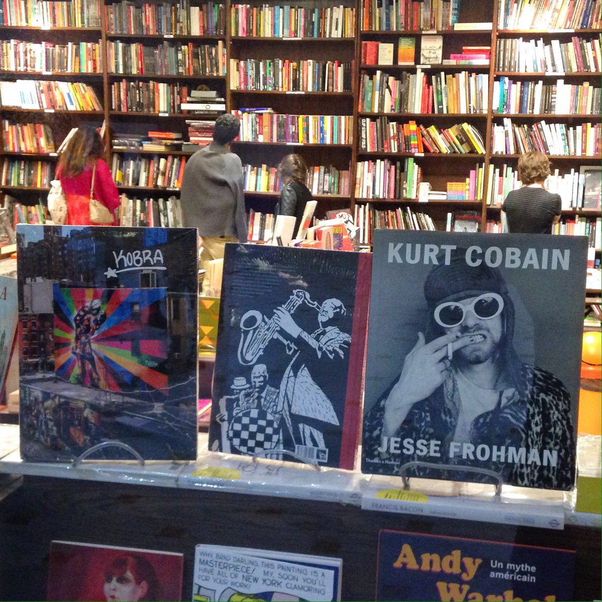 alemacieira's tweet photo. #docelular #Kobra #BillieHoliday #KurtCobain #RiodeJaneiro . Photo:  #AlexandreMacieira #CCBBRJ #LivrariadaTravessa #Livros https://t.co/BHBgg7qQih