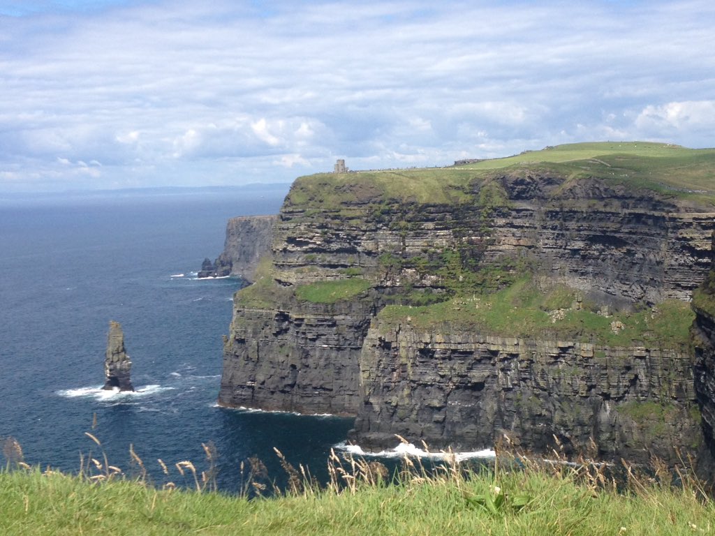 MiegImke's tweet photo. Unterwegs bei "Sonnenschein" im schönen Irland #CliffsOfMoher https://t.co/Bikqyk2daj