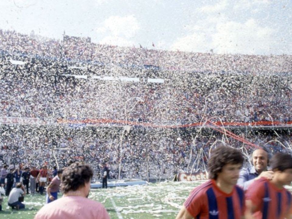 BoedoAzulgrana's tweet photo. Otro estadio que también le quedó chico a #SanLorenzo en Segunda División fue la Bombonera. https://t.co/845knQHMc1