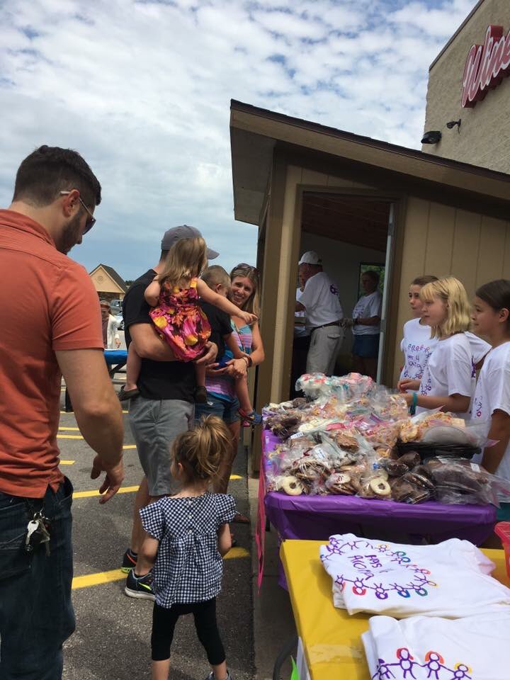 Hugs4Alaina's tweet photo. We made record breaking $5,500 at the brat fry today! The Shelsta's are so thankful for all of your support. Thank you all! #TeamAlaina https://t.co/yls6QxU0BK