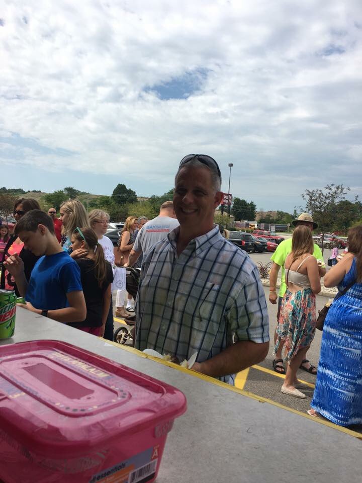 Hugs4Alaina's tweet photo. We made record breaking $5,500 at the brat fry today! The Shelsta's are so thankful for all of your support. Thank you all! #TeamAlaina https://t.co/yls6QxU0BK
