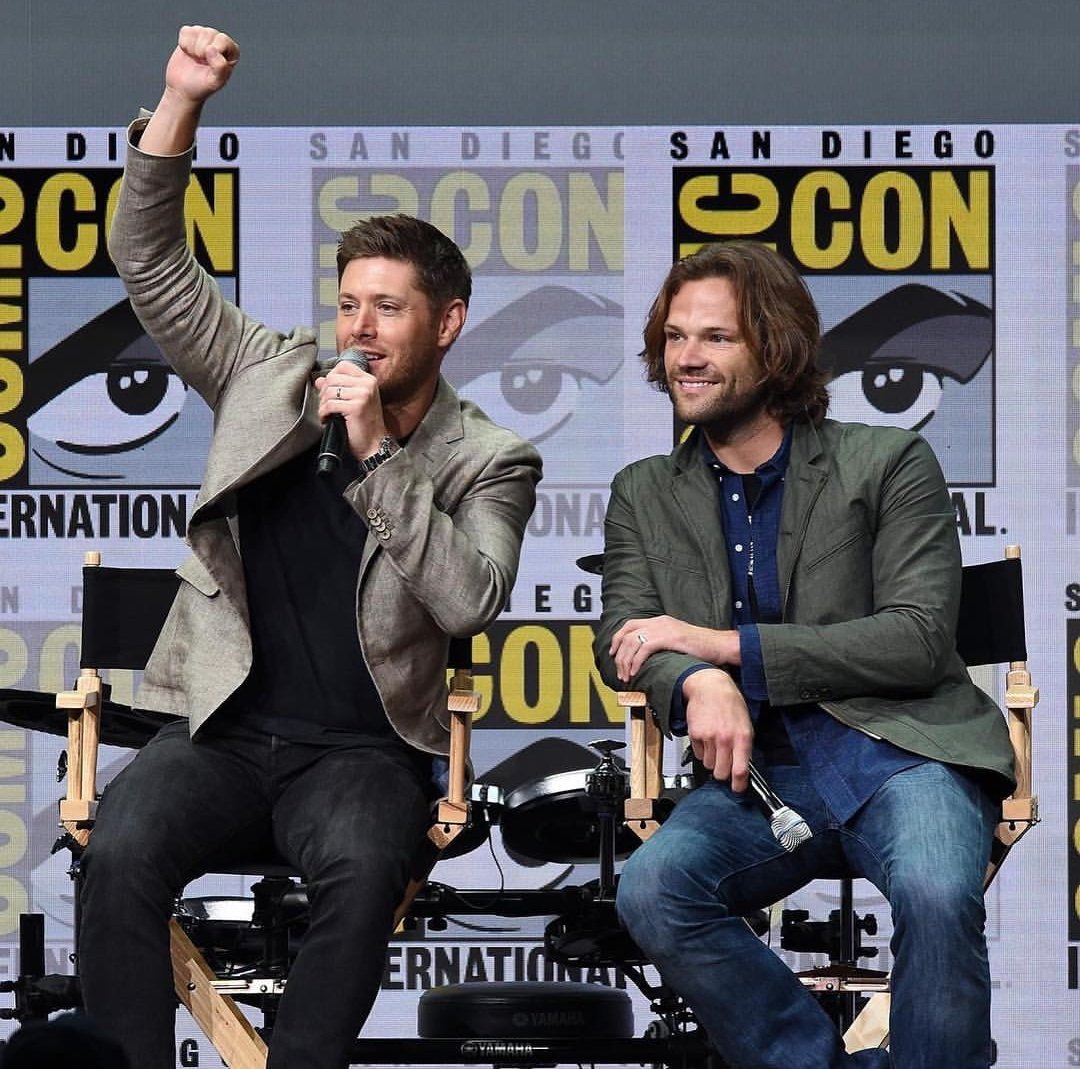 smughusbands's tweet photo. .@jarpad and @JensenAckles at #SDCC2017 
https://t.co/T2i5pnVPFn https://t.co/3DeZERJAKi
