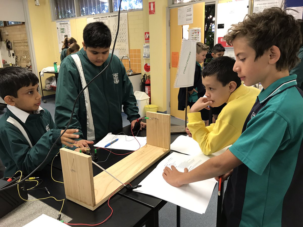 JaimeeHutchens's tweet photo. All things Physics @MarsdenHS Science Day! #2017_teampablo @ermington_west @CaptainJackEWPS https://t.co/j5Sp8rdtp9