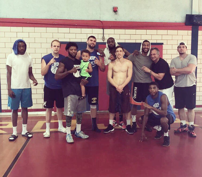 BoKeezyDaSavage's tweet photo. We put on for the city!!! #TournamentChamps #304Boys #HoopWorld πππͺπΎπ― https://t.co/1eDEkJdng1