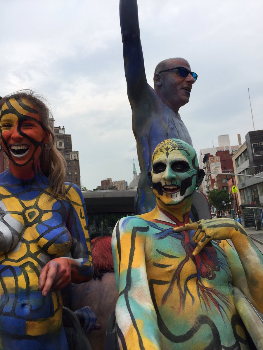 RobinSlonina's tweet photo. Fun from the top of the double decker bus! #NYC #BodyPaintingDay #HumanConnectionArts
#AllBodiesAreGoodBodies https://t.co/81ZiPLE8Y6
