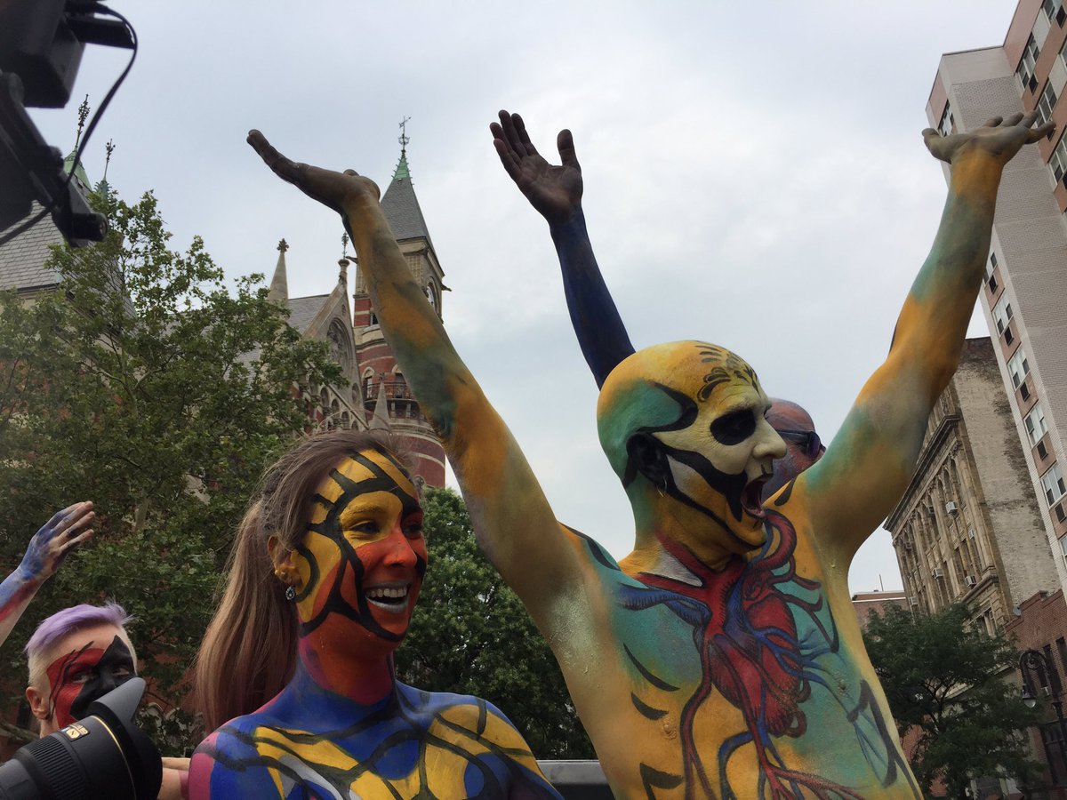 RobinSlonina's tweet photo. Fun from the top of the double decker bus! #NYC #BodyPaintingDay #HumanConnectionArts
#AllBodiesAreGoodBodies https://t.co/81ZiPLE8Y6