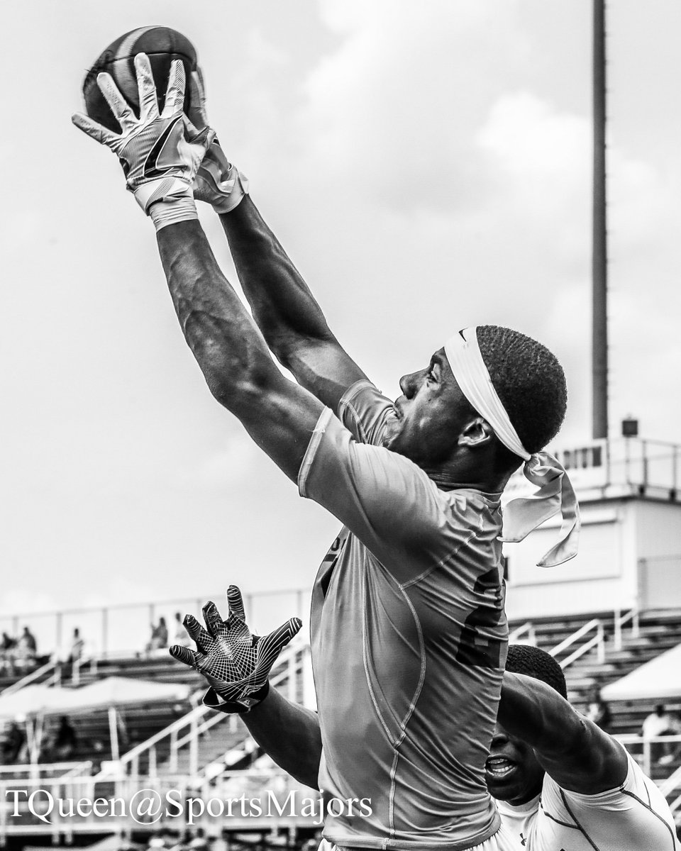 SportsMajors's tweet photo. #PolyEngineer makes a leaping catch during @WHSWarriors1801 "Air It Out II" 7on7 tournament #BlackandWhite #SportsPhotography #Baltimore https://t.co/P2Sd97FmAG
