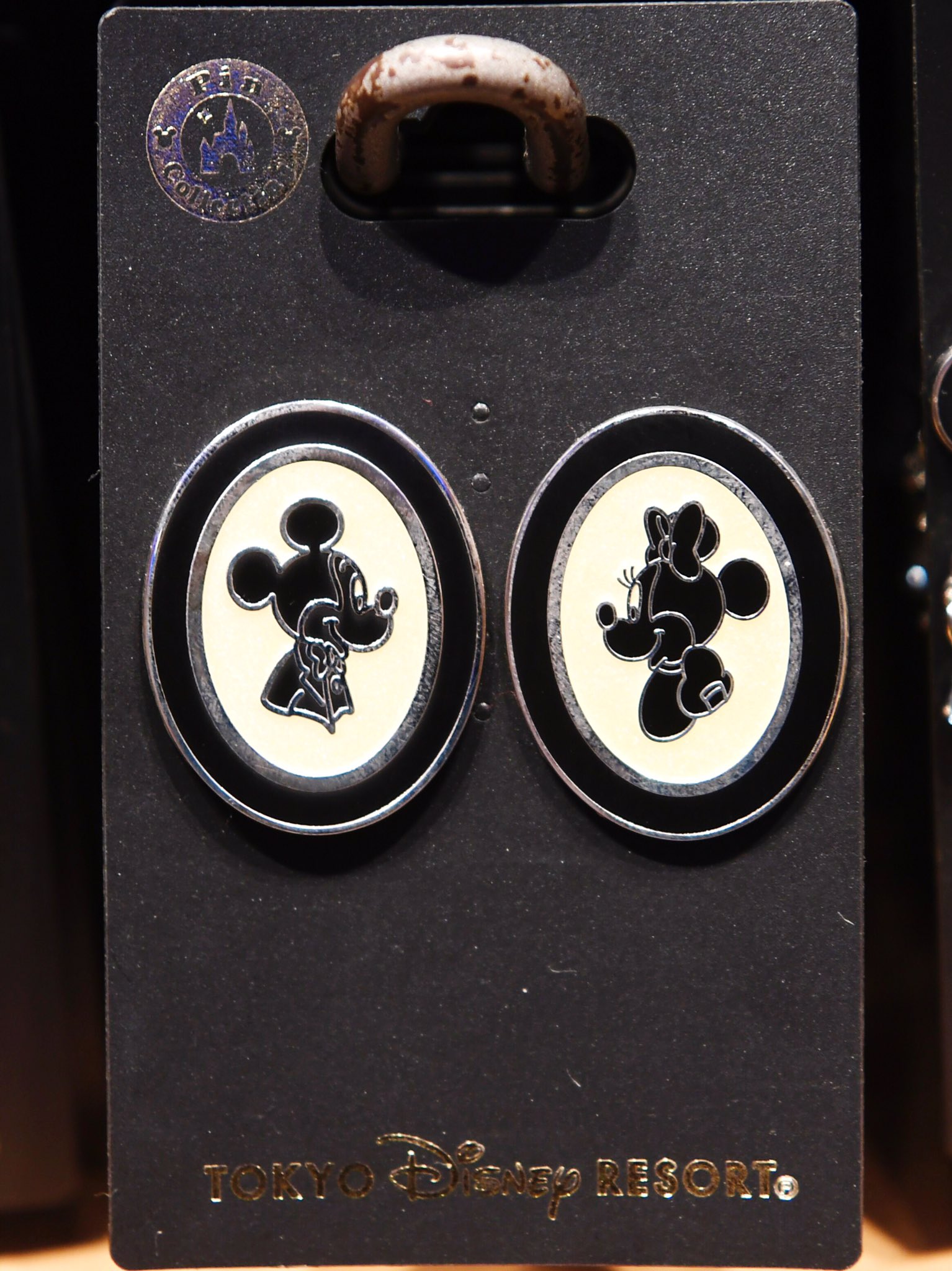 Mezzomikiのディズニーブログ シルエットスタジオのかわいいミッキー ミニーのピンバッジセット発売中 価格1000円です T Co Ys76mknelu T Co Ubjb8okji4 Twitter
