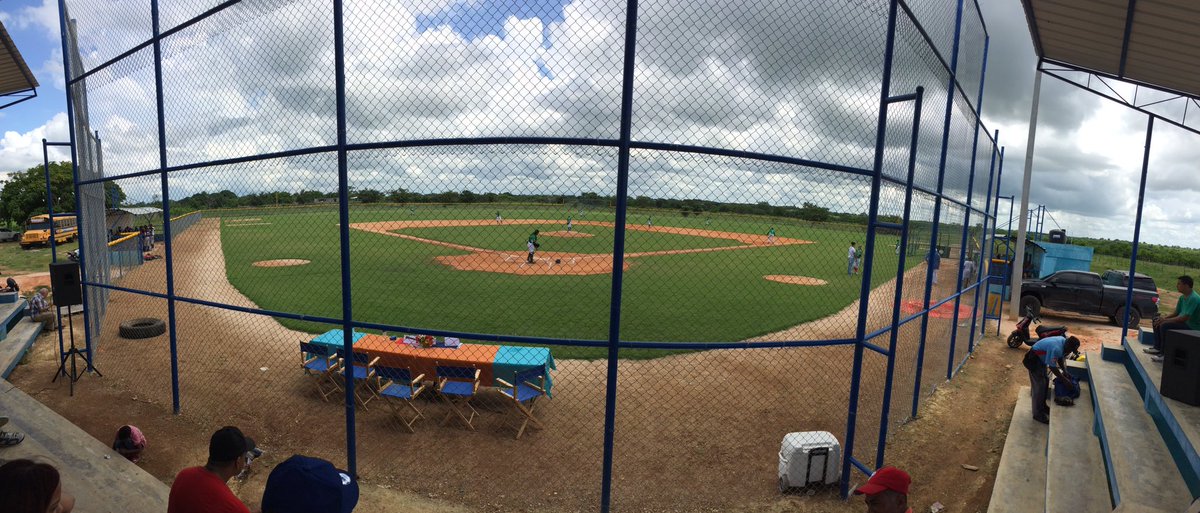 GeneralScene's tweet photo. @LDBF2017 @justinebaseball #OpeningDay Great day for baseball in San Pedro. https://t.co/iGaK1Z9R8z
