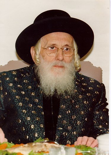CentralBobov's tweet photo. #NeverForget 17 years ago the passing of Grand Rabbi Shlomo Halberstam of #Bobov
His legacy continues to shine bright all around the world. https://t.co/QjUMTlz0W7