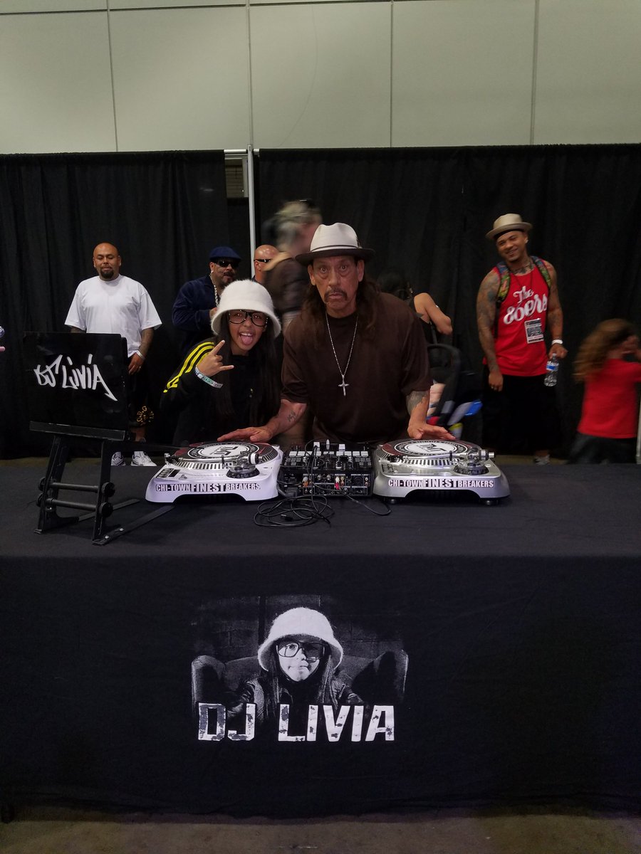 Dancing with the fan's and @iamdjlivia at #TorresEmpire #CarShow @ConventionLA https://t.co/v982dYoUwA