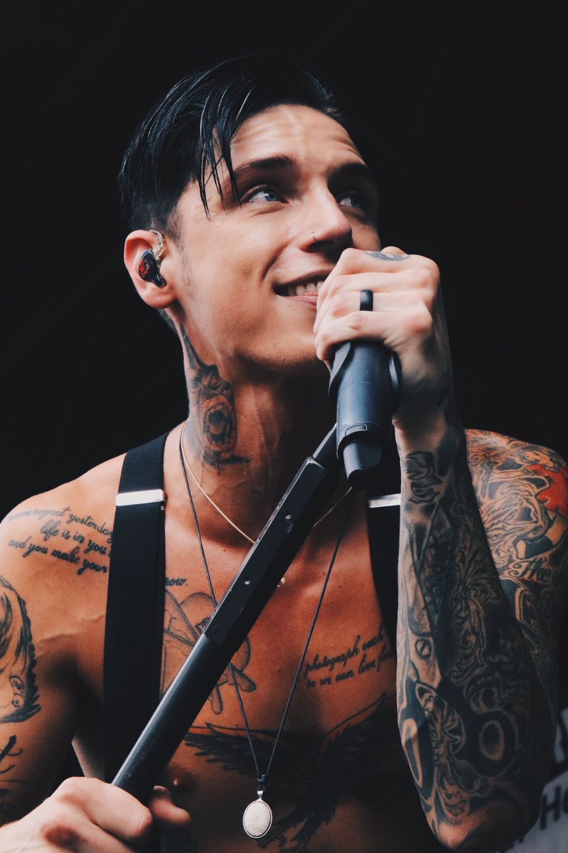 the_bvbarmy's tweet photo. Ahhh its nice to be back in #BVBArmy 💙 https://t.co/BWgjWJMTik