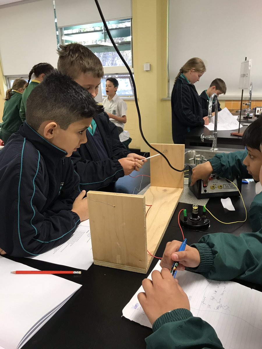 JaimeeHutchens's tweet photo. We're really 'attracted' to these magnetic activities. #2017_teampablo @CaptainJackEWPS @ermington_west https://t.co/jMe1xch3RT
