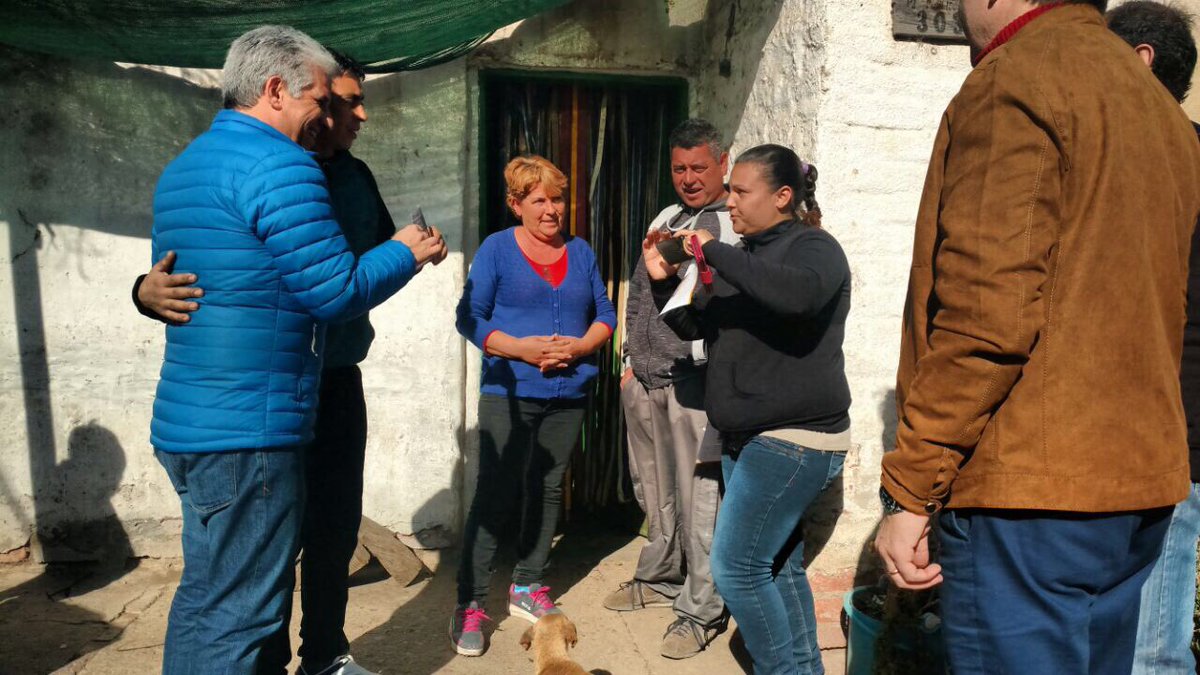 claudiojpoggi's tweet photo. La tarde del Domingo me encontró en UNION. Caminata visitando familias que nos abrían las puertas de sus hogares. Gracias, muchas gracias https://t.co/w6HNIuJfiN