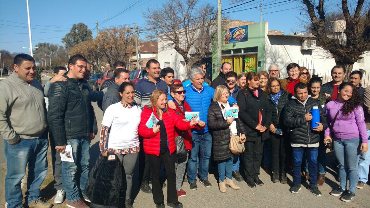 claudiojpoggi's tweet photo. La tarde del Domingo me encontró en UNION. Caminata visitando familias que nos abrían las puertas de sus hogares. Gracias, muchas gracias https://t.co/w6HNIuJfiN