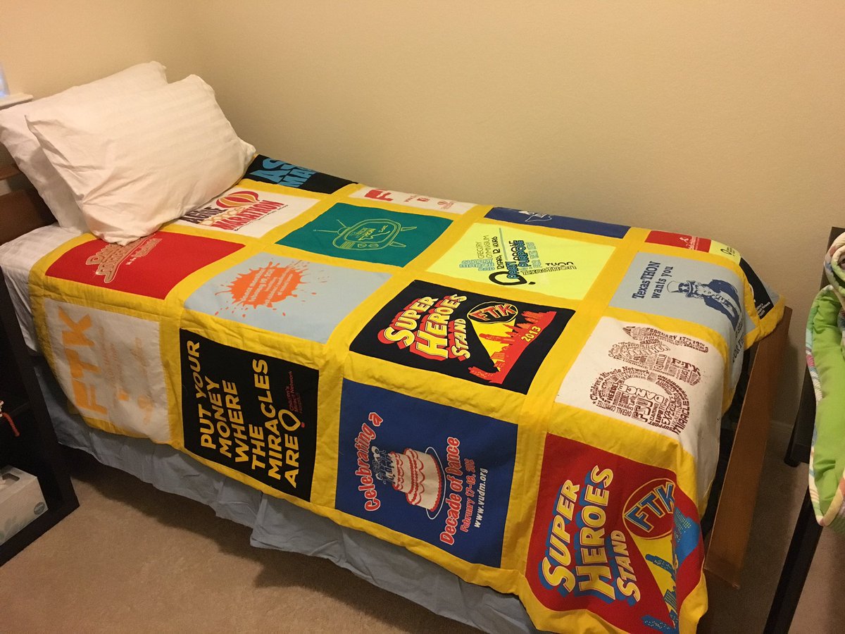 ritzcrackers27's tweet photo. Clearly missing my @TexasTHON days bc I just put my tshirt quilt on my guest bed! Must be subconsciously missing #DMLC2017 https://t.co/GZk2Uz1sPx